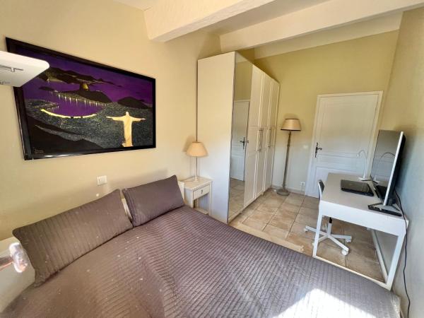 Villa La Source 83 - room close to St Tropez : photo 2 de la chambre chambre familiale - vue sur jardin