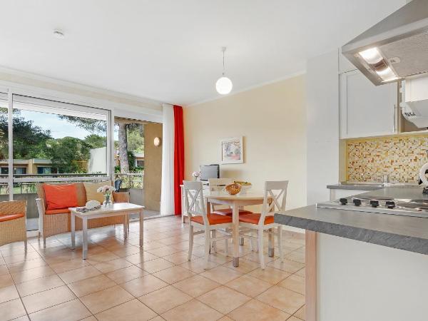 Résidence les Tourelles : photo 1 de la chambre studio lit queen-size