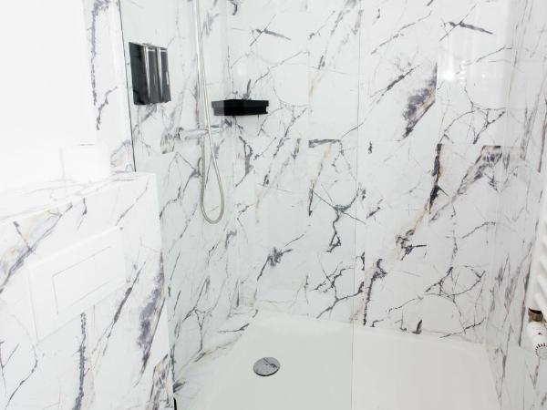 Elegant Apartments : photo 9 de la chambre chambre simple avec salle de bains