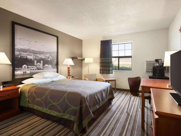 Super 8 by Wyndham Colorado Springs/Afa Area : photo 1 de la chambre chambre lit queen-size pour personnes à mobilité réduite - non-fumeurs 
