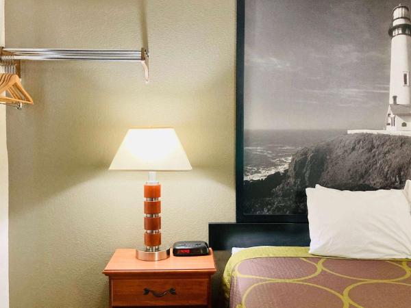 Super 8 by Wyndham Colorado Springs/Afa Area : photo 1 de la chambre chambre lit king-size - non-fumeurs
