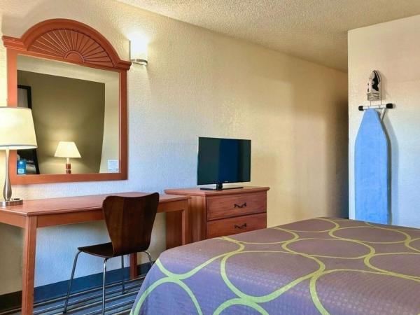 Super 8 by Wyndham Colorado Springs/Afa Area : photo 2 de la chambre chambre lit queen-size pour personnes à mobilité réduite - non-fumeurs 