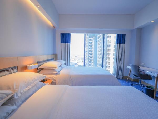 Four Points by Sheraton Surabaya, Tunjungan Plaza : photo 1 de la chambre chambre lits jumeaux deluxe