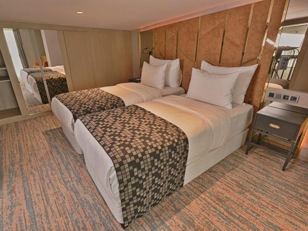 Best Western Premier Ottoperla Hotel : photo 7 de la chambre duplex suite with one queen bed and two single beds with balcony and view