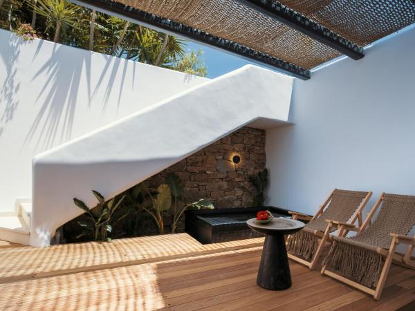 Asty Mykonos Hotel & Spa - World of One Hotel Group : photo 2 de la chambre chambre double supérieure avec baignoire à jets extérieure