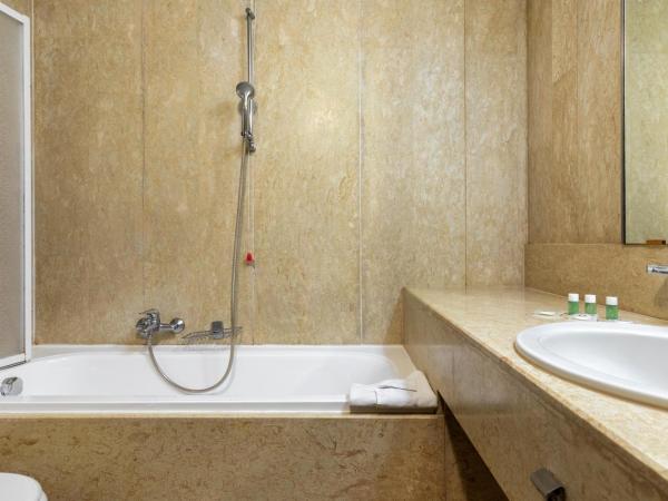 B&B Hotel Milano Portello : photo 4 de la chambre chambre triple