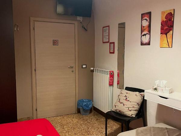 Colorado Home : photo 1 de la chambre chambre simple avec salle de bains extérieure privative