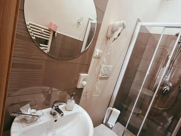 Colorado Home : photo 3 de la chambre chambre simple avec salle de bains extérieure privative