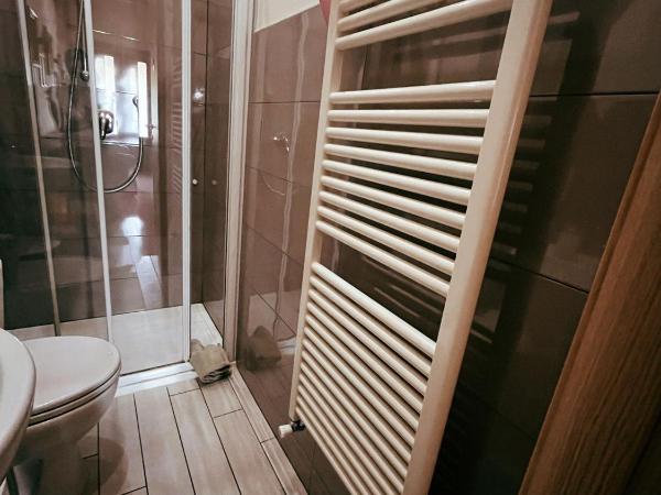 Colorado Home : photo 4 de la chambre chambre simple avec salle de bains extérieure privative