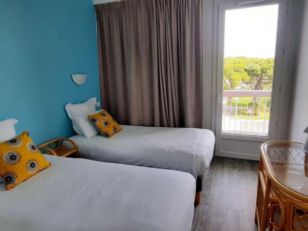 Brit Hotel Hermitage : photo 2 de la chambre chambre lits jumeaux - vue sur mer