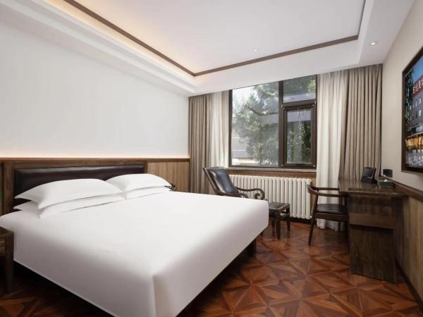 Time Traveller Hotel - Near Beijing Panjiayuan Antique Market, Beijing Happy Valley, CBD, China Zun and Sanlitun, Tian'anmen Square, Free ice cream, mineral water, coffee, snacks and laundry service, Free gymnastic, English communication well : photo 2 de la chambre chambre double deluxe