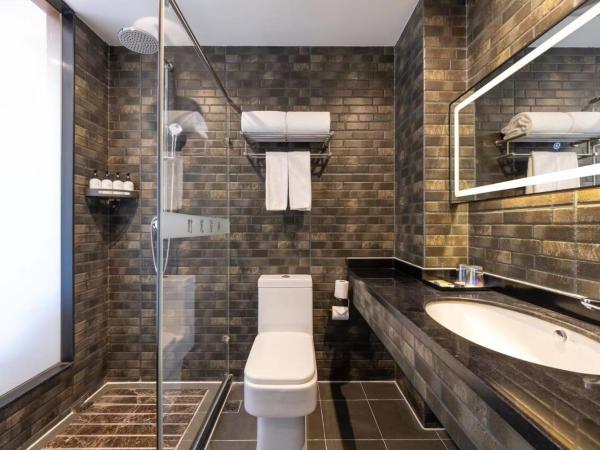 Time Traveller Hotel - Near Beijing Panjiayuan Antique Market, Beijing Happy Valley, CBD, China Zun and Sanlitun, Tian'anmen Square, Free ice cream, mineral water, coffee, snacks and laundry service, Free gymnastic, English communication well : photo 4 de la chambre chambre double deluxe