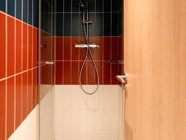 CENTRAL LA ROCHELLE : photo 4 de la chambre dortoir pour femmes de 6 lits