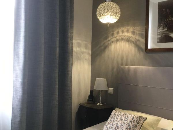 Brit Hotel Acacias : photo 5 de la chambre chambre double standard (12 m²)