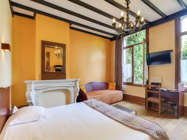Brit Hotel Notre Dame : photo 2 de la chambre chambre double supérieure avec baignoire