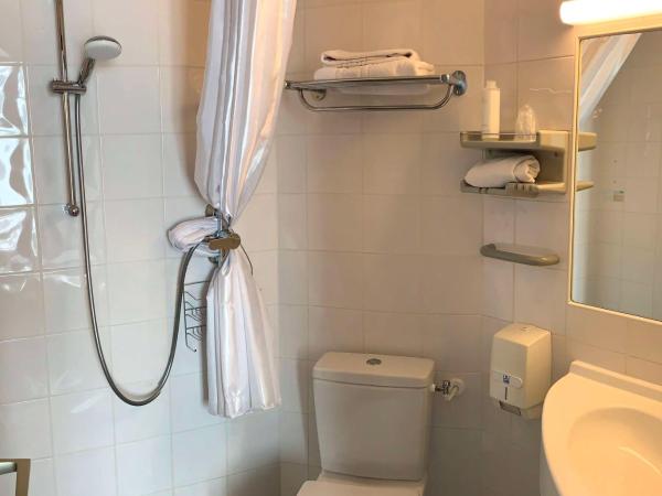 Brit Hotel Suisse et Bordeaux - Centre Gare : photo 4 de la chambre chambre simple standard - cour