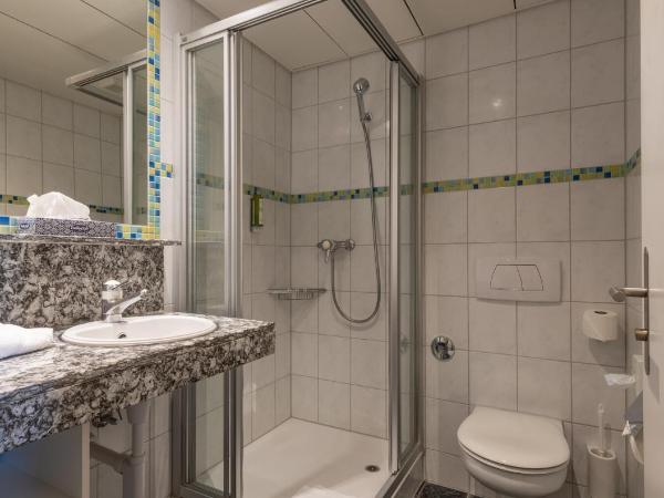 Arenas Resort Victoria-Lauberhorn : photo 2 de la chambre chambre double avec balcon (2 adultes + 1 enfant)