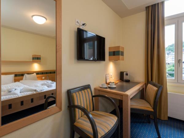 Arenas Resort Victoria-Lauberhorn : photo 3 de la chambre chambre double avec balcon (2 adultes + 1 enfant)