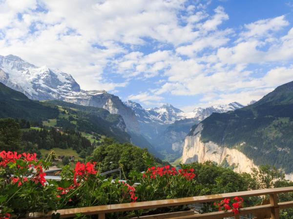 Arenas Resort Victoria-Lauberhorn : photo 4 de la chambre chambre double avec balcon (2 adultes + 1 enfant)