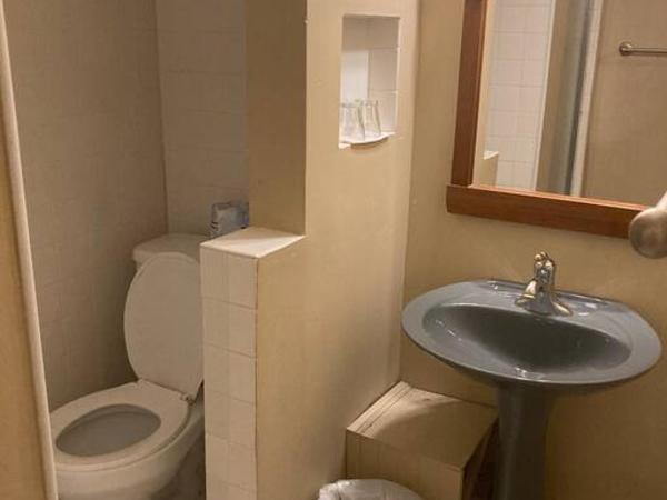 Private room with Private bath in B&B in Lakeview - 2D : photo 6 de la chambre chambre triple