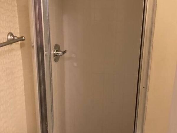 Private room with Private bath in B&B in Lakeview - 2D : photo 7 de la chambre chambre triple