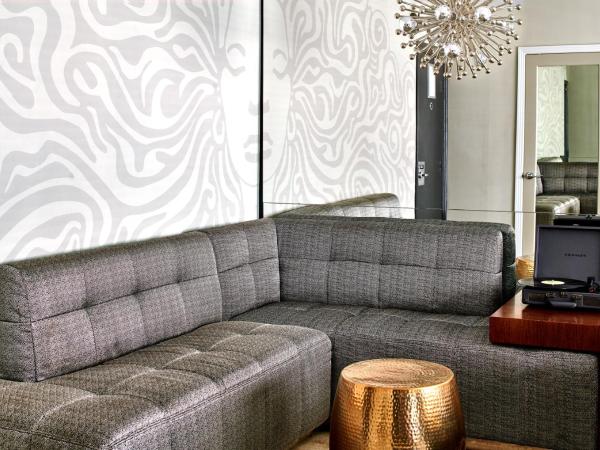 Hotel Ziggy Los Angeles : photo 7 de la chambre hébergement lit king-size - vue sur piscine