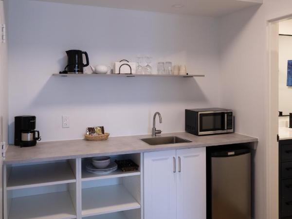 ByWard Blue Inn : photo 7 de la chambre chambre lit queen-size avec balcon