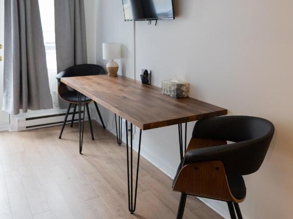 ByWard Blue Inn : photo 5 de la chambre chambre lit queen-size avec balcon