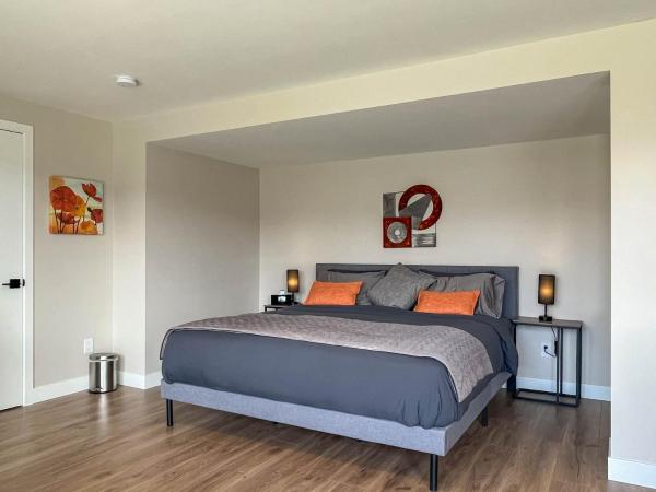 Kelowfornia Lakeview Retreat : photo 6 de la chambre chambre lit king-size - vue sur lac