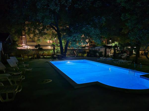 Hotel Biergarten Medulin : photo 3 de la chambre chambre double avec lit d'appoint