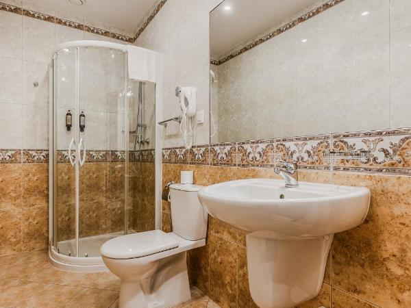 Hotel CARO : photo 9 de la chambre chambre lits jumeaux spacieuse