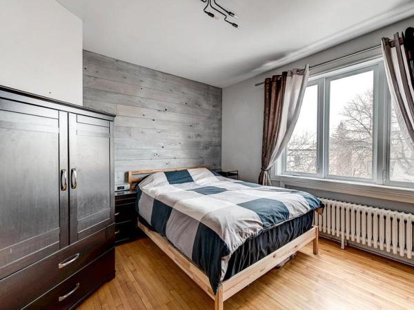 Ville-Émard Duplex avec esprits de communauté : photo 1 de la chambre chambre double avec salle de bains commune