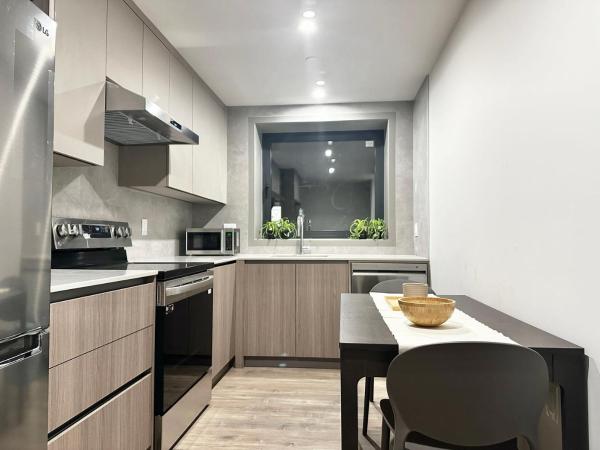 New Suite with Private Bathroom 8 mins to UBC : photo 3 de la chambre chambre double deluxe avec baignoire