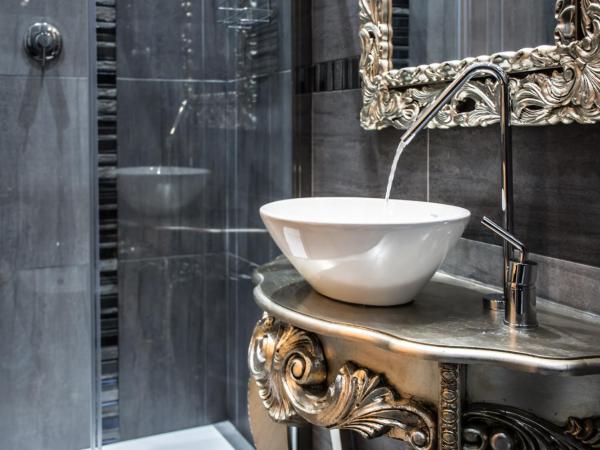 Dolci Mura Luxury Rooms : photo 9 de la chambre chambre double avec salle de bains privative