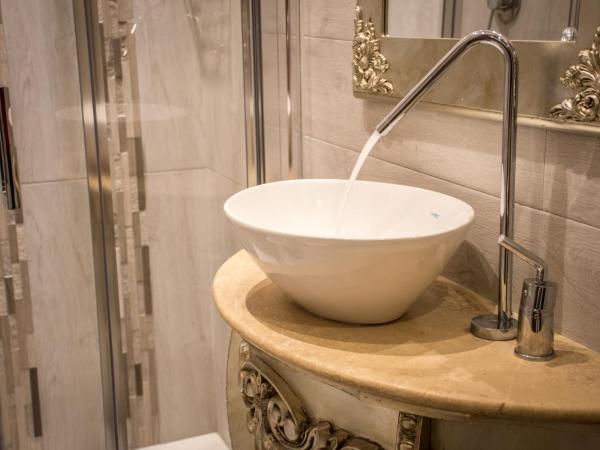 Dolci Mura Luxury Rooms : photo 7 de la chambre chambre triple avec salle de bains privative