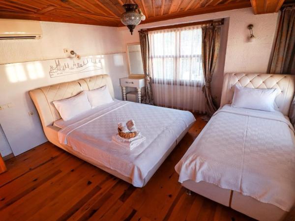 Goodman Hotel & Bistro : photo 2 de la chambre chambre triple avec douche