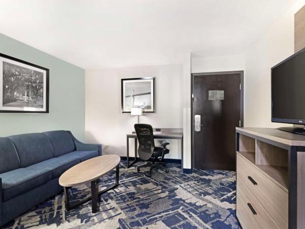 Best Western Plus Savannah Airport Inn and Suites : photo 1 de la chambre suite affaires avec 2 lits queen-size - non-fumeurs