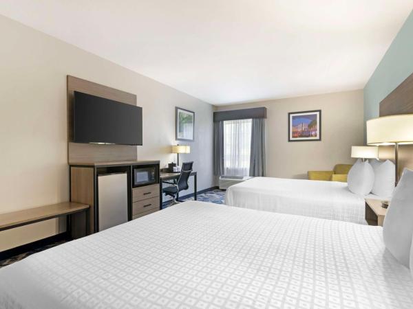 Best Western Plus Savannah Airport Inn and Suites : photo 2 de la chambre queen suite with two queen beds and bathtub - disability access/non-smoking