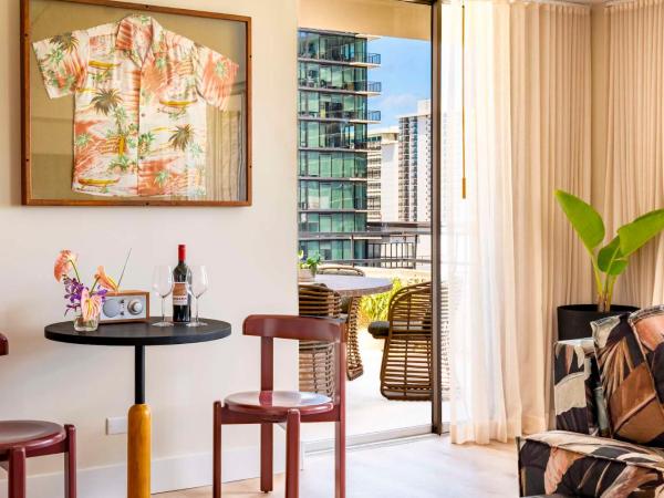 Wayfinder Waikiki : photo 7 de la chambre suite supérieure lit king-size