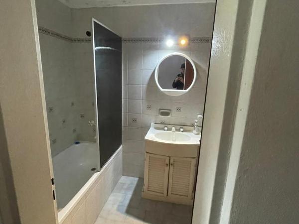 Valle del Sol Bed & Breakfast : photo 2 de la chambre chambre triple avec salle de bains