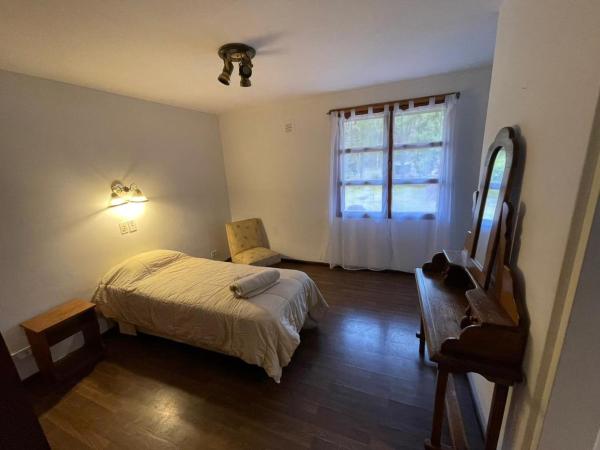 Valle del Sol Bed & Breakfast : photo 3 de la chambre chambre triple avec salle de bains