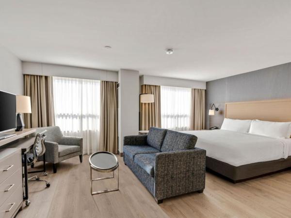 Holiday Inn & Suites Ottawa Kanata, an IHG Hotel : photo 6 de la chambre chambre lit king-size d'angle premium avec douche