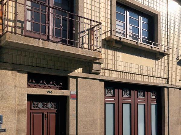 Uporto House Villa : photo 9 de la chambre chambre double standard avec salle de bains commune