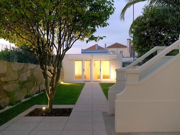 Uporto House Villa : photo 4 de la chambre chambre lits jumeaux avec salle de bains commune
