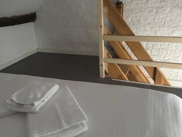 BED Pepin : photo 4 de la chambre chambre double avec salle de bains commune