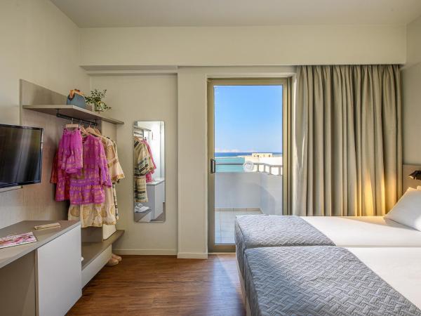 Marin Hotel : photo 1 de la chambre chambre double/lits jumeaux - vue sur la mer