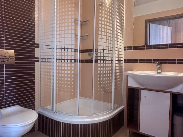 Dom Studencki Zbyszko : photo 1 de la chambre chambre double avec salle de bains privative