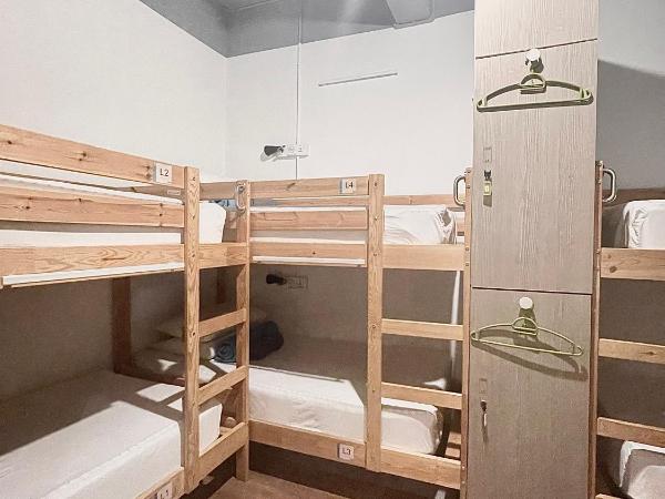 Faloe Hostel : photo 2 de la chambre lit dans dortoir mixte de 8 lits