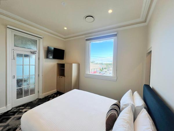 Tempe Hotel Sydney : photo 2 de la chambre chambre lit queen-size avec balcon