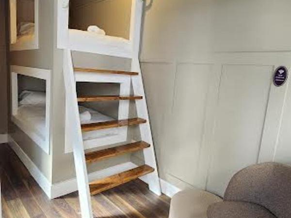 Urban Nest Townhouse : photo 5 de la chambre chambre lits jumeaux Économique avec lits superposés